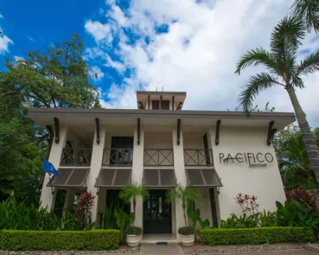 インプレッシブリー デザインド アンド デコレイテッド 3rdフロア スペース オーバールッキング プール イン ココ ココのホテル