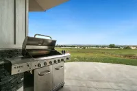 Luxury Home with Spectacular Rocky Mountain Views!