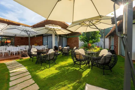 APPLE HOUSE & COFFEE