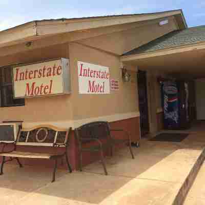 Interstate Motel Hotel Exterior