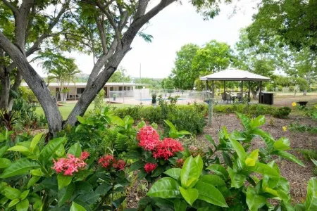 Hillview Motel Charters Towers Qld Отели рядом с достопримечательностью «Charters Towers Visitor Information Centre»