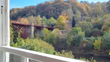 Ironbridge View Townhouse - Award Winning Holiday Home Отели в г. Айронбридж