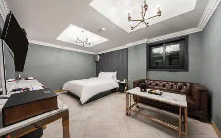 Newmond Hotel