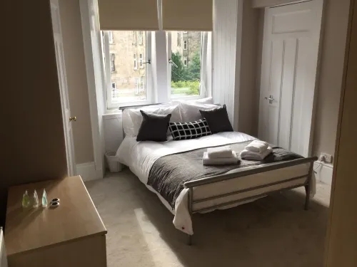 Apartment 2 Bed West End - Kitchens
