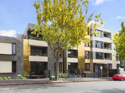 Cosmo Stays- Peaceful 2BR Designer Apartment. Fabulous Location. Free Parking.