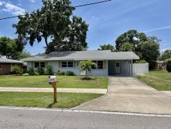 Stunning 3 bedroom, 2 bath home near Siesta Key Beach!