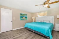 Amazing Gulf Beaches, Dearborn street min away. Heated Pool w/ Palm trees, Lanai