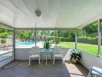 PARADISE RETREAT A 3/2 PET FRIENDLY POOL HOUSE ウェスト・ブレイドゥントンのホテル