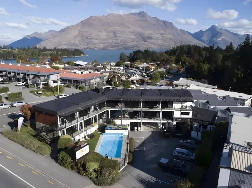Four Seasons Motel