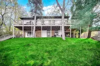 Hampton House on Lake Shore Dr. w/Hot Tub - Sleeps 16 - Luxe in/Out