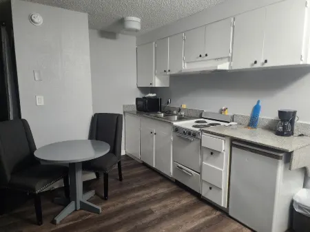 Gorgeous Haven - Full Kitchen, Naval Bases Nearby