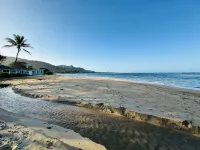 Ocean and Mountain Views - Beautiful Island Sanctuary Hotels in Hauula