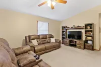 Twin Lakes Dog Friendly Home |Wooded Backyard |Balcony |Short Drive to Alpine & Wilmot Ski Resorts