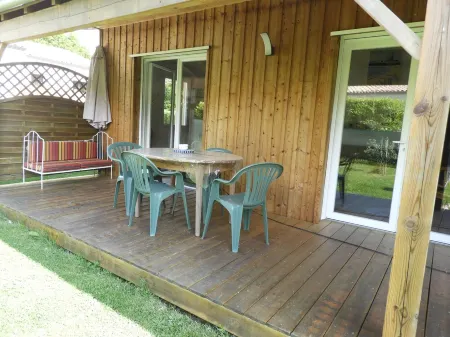 Maison en Bois à la Campagne. Animaux de Compagnie Acceptés Отели в г. Корм-Руайяль