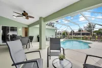 Sunshine Home Retreat Heated Pool on Canal Hotel di Cape Coral