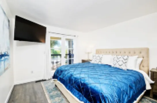 Stunning Ocean View Retreat - Hot tub, Patio, Wifi