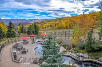 Cozy Mountain Retreat - Hot Tub, Pool, Ski-in/Out, Shuttle Các khách sạn ở Snowmass Village