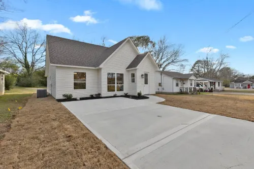 New Construction 3 Bedroom Hotels in Benton