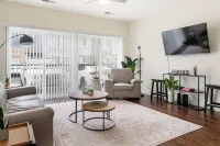 Stylish Space with Pool and Spa Amenities - Luxurious Oasis