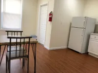 Office, Terrace and Convenient Location Near Transit - Spacious Hideaway Hotels in Irvington