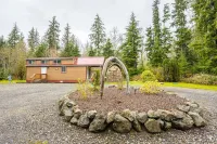 ElkCreekInn: creekside tiny home Hotels near La Push Beach