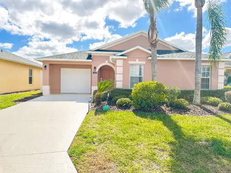 South-Facing Pool and Game Room in Gated Community - Charming Retreat