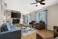 Peaceful Outdoor Space and Cozy Ambiance - Charming Tranquil Haven