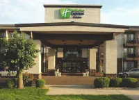 Holiday Inn Express & Suites Branson 76 Central Hotels near Heartstrings Of Branson