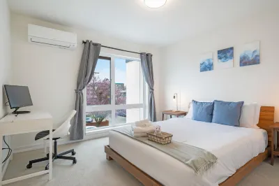 Private Rooftop Patio and Smart Home Features - Modern Urban Oasis Hotels in fremont