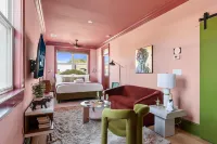 Private Entrances and Full Kitchens Await - Charming Retreat Hotels in North Charleston