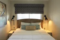 Oceanfront 1st Floor Condo!! Community Pool & Fishing Pier! In the Heart of IOP! Hotels in Isle of Palms