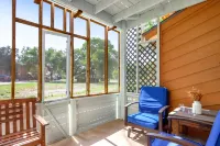 Charming Outdoor Deck and Hill Country Views - Inviting Retreat Hotels in Hays County