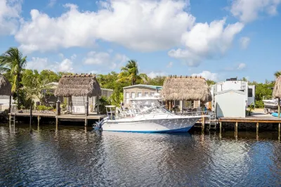 Kampground Waterfront Paradise /w Private Dock, BBQ and Kayaks