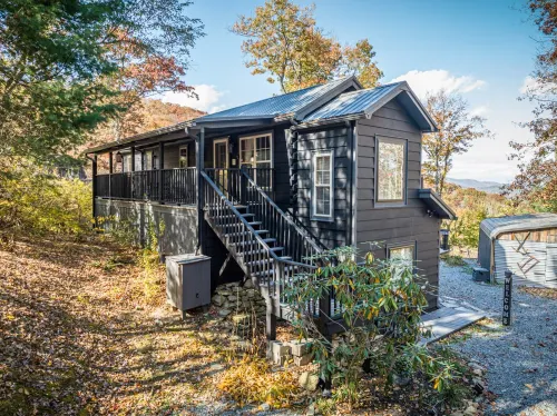 Charming Cabin with Fire Pit and Game Area - Cozy Mountain Retreat Hotels in Henderson County