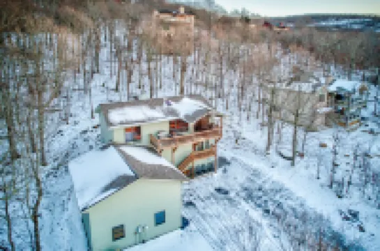 Cozy Hot Tub and Game Room Fun - Stunning Mountain Haven