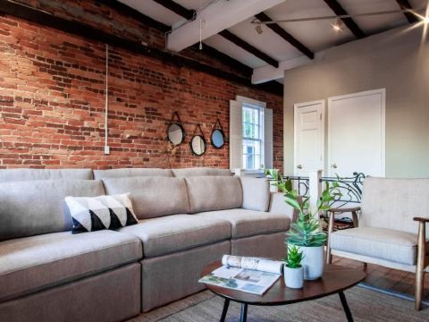 Modern Comfort and Balcony Escape - Charming Spacious Retreat