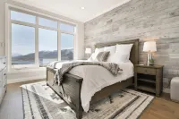 Luxury Home with Stunning Views and Dual Kitchens - Exquisite Retreat