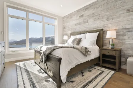 Luxury Home with Stunning Views and Dual Kitchens - Exquisite Retreat