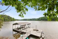 Lakefront Cabin - Thoughtful Design and Breathtaking Views