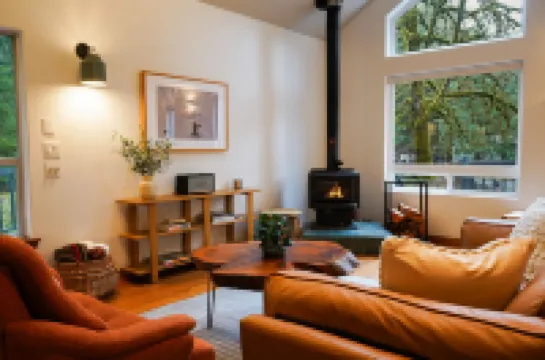 Cozy Hideaway with Modern Comforts - Inviting Mountain Retreat