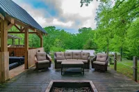 Cozy cabin with 3 bedrooms and WiFi, peaceful Nancy