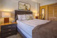 Steps to Chairlifts and Hot Tubs - Stunning Copper Mountain Retreat