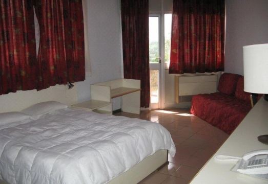 아야바 호텔 직원 미소