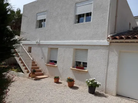 Maison de Charme en Bord de mer Отели в г. Карри-ле-Руэ