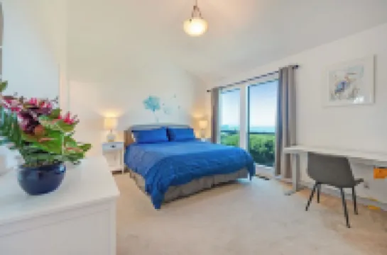 3bd2.5ba Ocean/Mountain View Single Level Spacious House sleeps 8