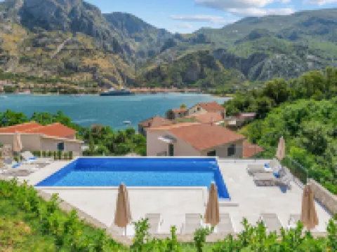 Apartments Dončić Hotels in Muo