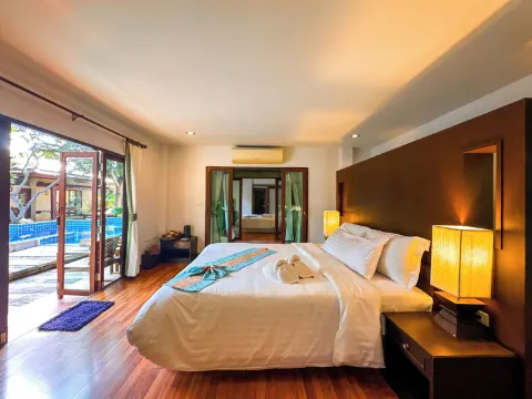 ห้องสวีทสำหรับครอบครัวพร้อมวิวสระว่ายน้ำ