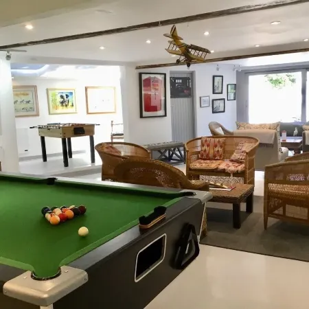 Oceangolf Guest House Отели рядом с достопримечательностью «Торговый центр Longbeach»