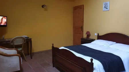 L'Alcove Hotel Restaurant Отели в г. Монклар-де-Керси