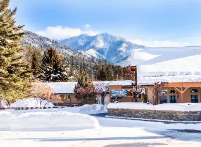 Flying Saddle Resort and Steak House Các khách sạn ở Alpine Northwest